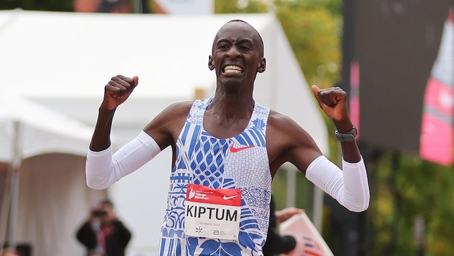 Kelvin Kiptum Tablit Un Nouveau Record Du Monde Au Marathon De Chicago