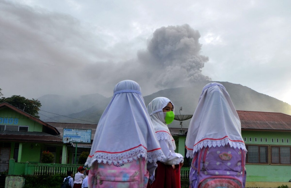 Un volcan indonésien entre en éruption 11 alpinistes meurent Vietnam vn