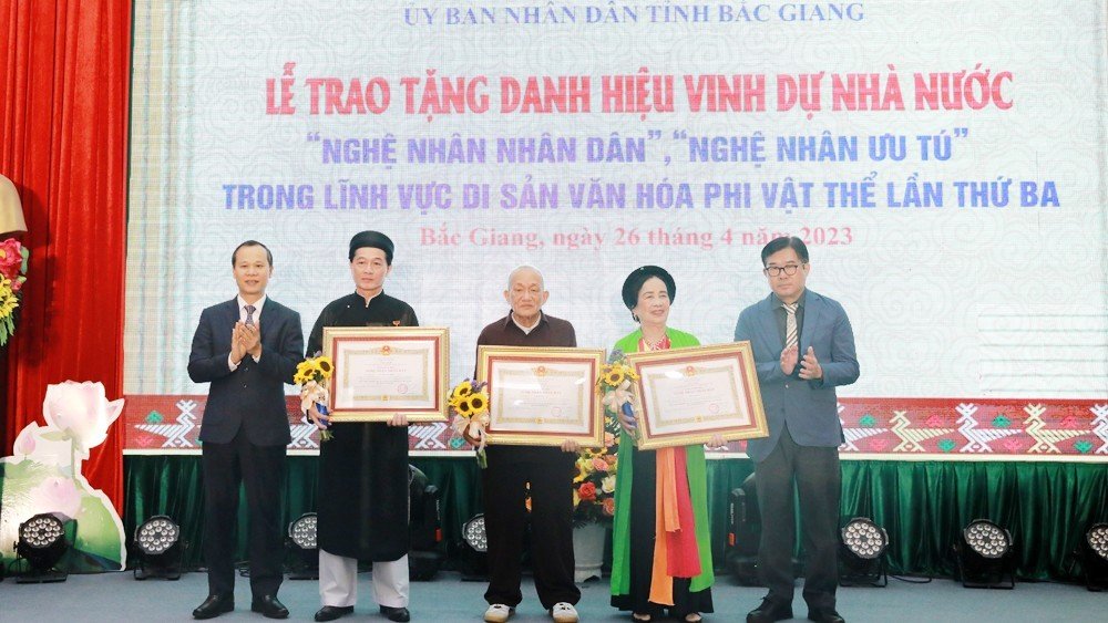 Bắc Giang, hội thảo khoa học, xây dựng và phát triển văn hóa, con người