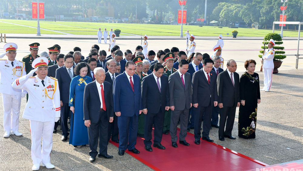 Lãnh đạo Đảng, Nhà nước, viếng Chủ tịch Hồ Chí Minh, dâng hương