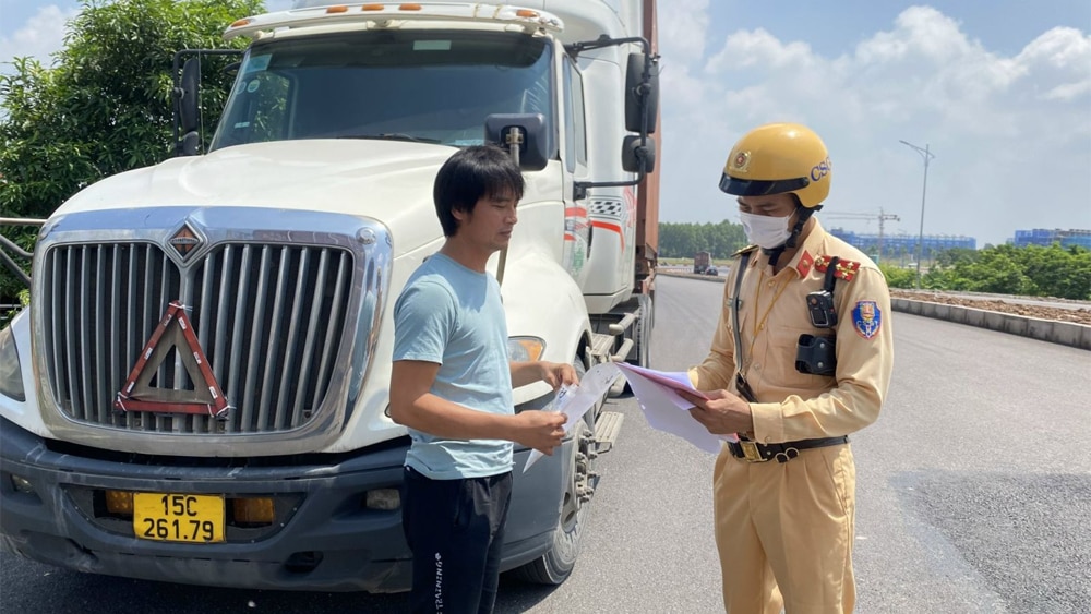 tin tức bắc giang, bắc giang,  công an tỉnh bắc giang, công an thành phố bắc giang, cảnh sát giao thông,  xử lý vi phạm trật tự an toàn giao thông, xe chở quá tải, quá khổ