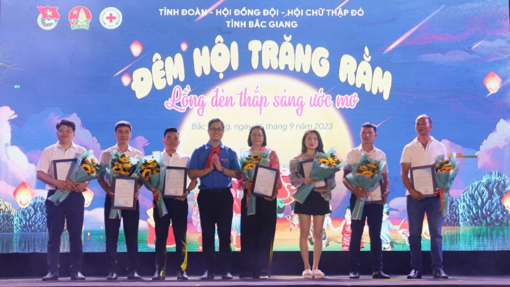 tin tức bắc giang, tết trung thu, đêm hội trăng rằm, múa lân