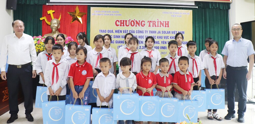 Học sinh, công ty ja solar, bắc giang, tặng quà, trung thu