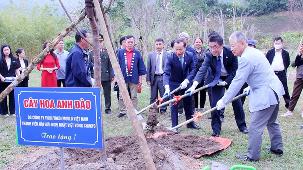 tin tức bắc giang, bắc giang, nhịp cầu hữu nghị Việt - Nhật, học bổng,  tình hữu nghị, tài trợ, học sinh mồ côi, quan hệ hữu nghị, hoạt động cộng đồng,dự án đầu tiên,  người lao động, chăm lo cho người lao động