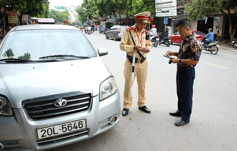 tin tức bắc giang, taxi công nghệ, taxi, đón khách, gioa thông, kinh doanh vận tải, chiêu trò tinh vi, xe chính chủ, cảnh sát giao thông, công an địa phương, thanh tra giao thông