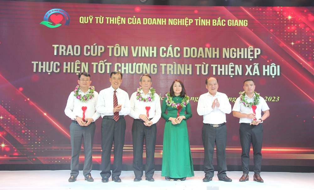 Doanh nghiệp, doanh nhân, Bắc Giang, Hiệp hội Doanh nghiệp tỉnh Bắc Giang,  Liên hoan “Tiếng hát Doanh nhân tỉnh Bắc Giang” lần thứ nhất