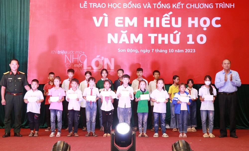 tin tức bắc giang, vì em hiếu học, hội khuyến học tỉnh, tiếp bước tới trường