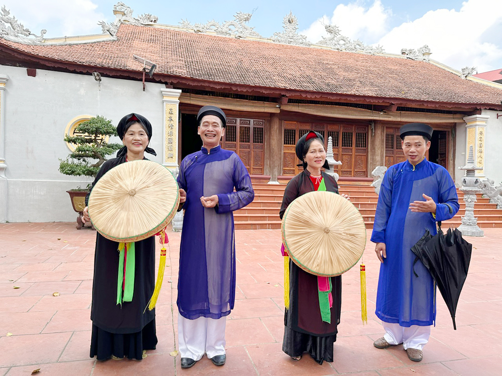 tin tức bắc giang, bắc giang,  di sản văn hóa quan họ, nối dài, tình yêu, quan họ, Chủ nhiệm Câu lạc bộ, làn điệu dân ca, huyện việt yên, đam mê, truyền dạy, văn hoá