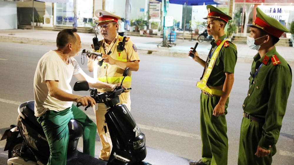 tin tức bắc giang, bắc giang, cảnh sát giao thông, kiểm tra, xử lý vi phạm với xe mô tô, xe gắn máy, xe máy điện, xe thô sơ, công an xã, tham gia bảo đảm, an toàn giao thông, địa bàn khu vực quản lý