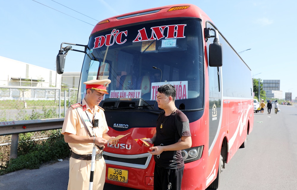 tin tức bắc giang, bắc giang, an toàn giao thông, Sở Giao thông - Vận tải, Nhức nhối xe khách trá hình,  đưa đón, trả khách, ngân sách nhà nước, xe hợp đồng, xe vận tải hành khách,