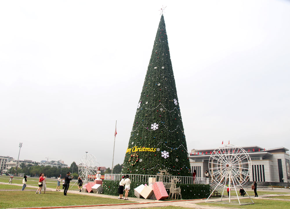 Bắc Giang, cây thông Nô-en, quảng trường, giáng sinh