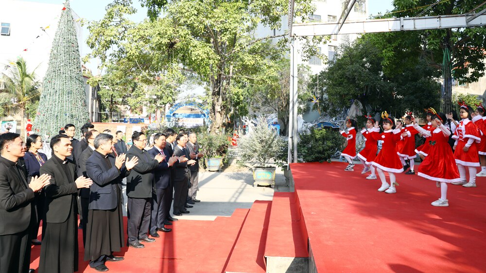 tin tức bắc giang, thủ tướng chính phủ phạm minh chính, thăm giáo xứ