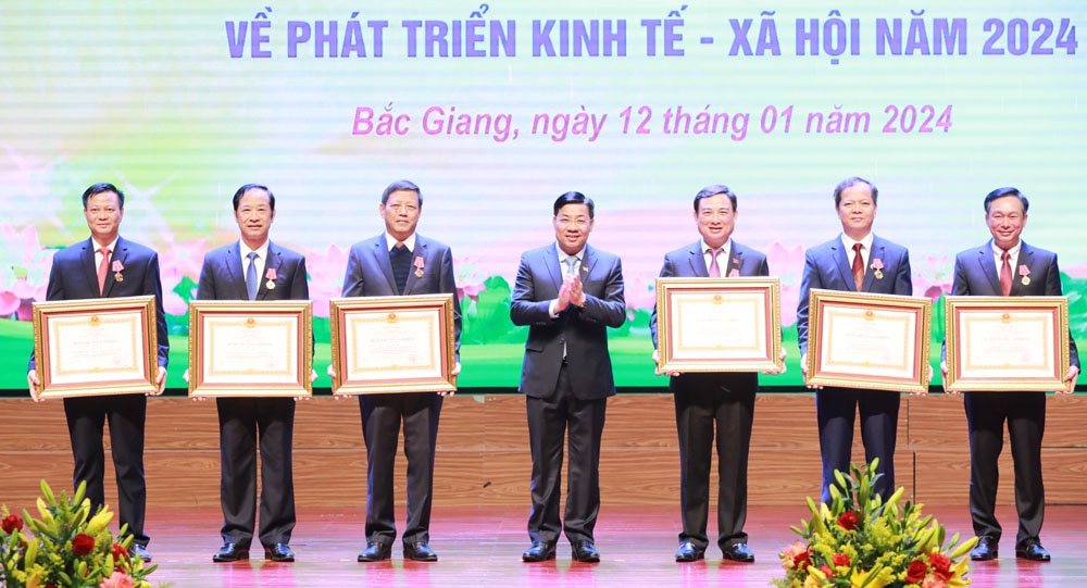 Bắc Giang, thi đua khen thưởng, bí thư tỉnh ủy, tổng kết