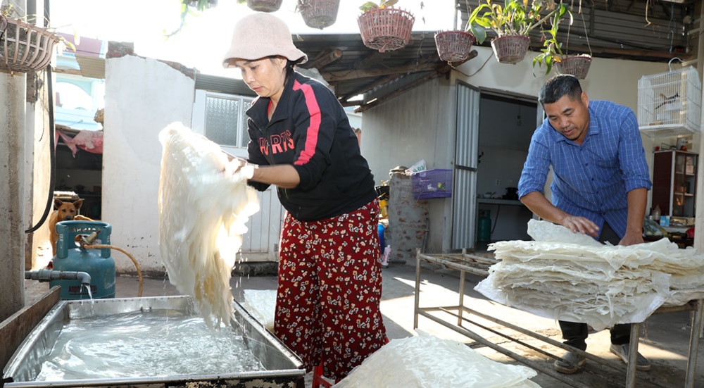 tin tức bắc giang, bắc giang, Làng mỳ Thủ Dương, huyện Lục Ngạn, tỉnh Bắc Giang, mùa Tết, nguyên liệu sản xuất, kho chứa mỳ,  thương hiệu làng nghề