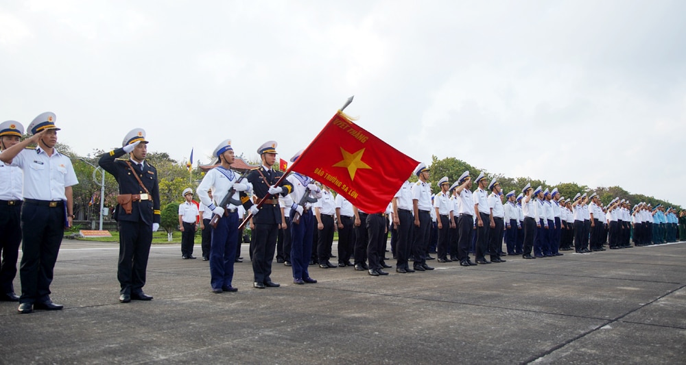 tin tức bắc giang, tỉnh bắc giang,  đoàn văn công, quân chủng Hải quân, Thân thương, tiếng sóng Trường Sa,  Cán bộ, chiến sĩ, người dân đảo Trường Sa, gói bánh chưng Tết.