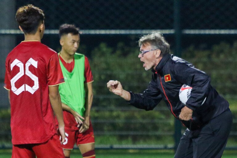 Asian Cup, Đội tuyển Việt Nam, HLV Troussier