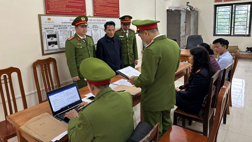 Bắt tạm giam, nguyên Giám đốc Sở Giáo dục và Đào tạo Hà Giang, Vũ Văn Sử, Trần Tiến Bằng