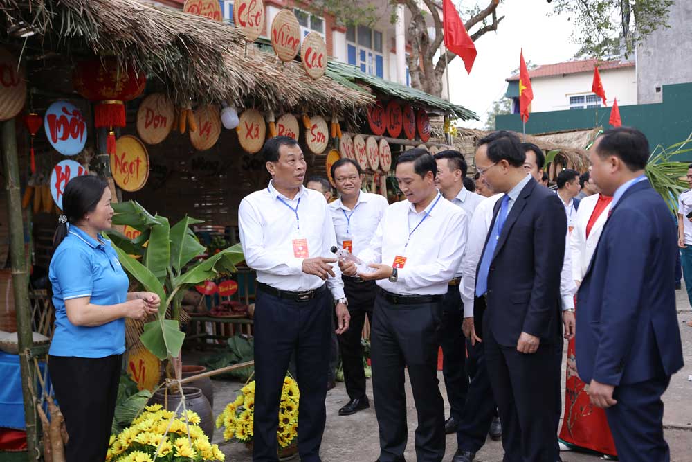 Hội hát Sloong hao và Phiên chợ xuân vùng cao huyện Lục Ngạn, lễ hội, hội xuân, Bắc Giang,Lục Ngạn, Tân Sơn