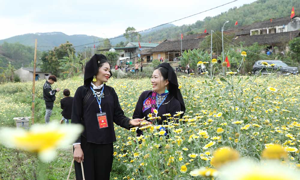 Hội hát Sloong hao và Phiên chợ xuân vùng cao huyện Lục Ngạn, lễ hội, hội xuân, Bắc Giang,Lục Ngạn, Tân Sơn