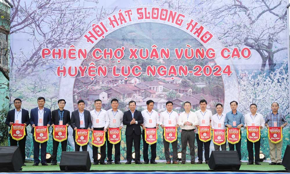 Hội hát Sloong hao và Phiên chợ xuân vùng cao huyện Lục Ngạn, lễ hội, hội xuân, Bắc Giang,Lục Ngạn, Tân Sơn