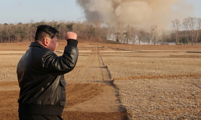 Triều tiên, Chủ tịch Triều Tiên, Chủ tịch Kim Jong-un, Triều tiên diễn tập pháo phản lực