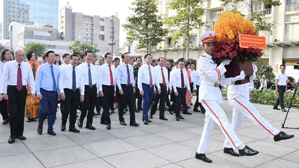 Đoàn đại biểu Hội Báo toàn quốc năm 2024, dâng hương báo công, Chủ tịch Hồ Chí Minh