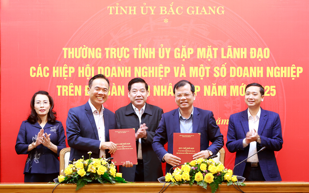 Bac Giang តែងតែអមដំណើរ គាំទ្រ និងបង្កើតគ្រប់លក្ខខណ្ឌអំណោយផលសម្រាប់អាជីវកម្មដំណើរការ និងអភិវឌ្ឍន៍។