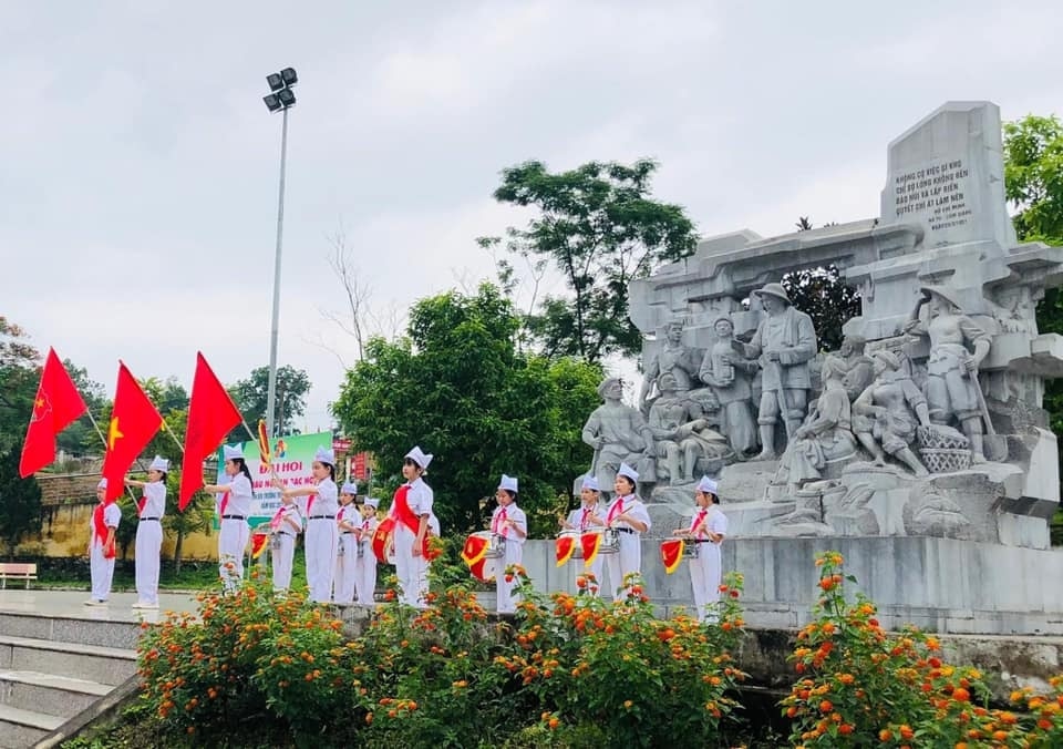 Về nơi Bác tặng thanh niên bốn câu thơ bất hủ ảnh 8