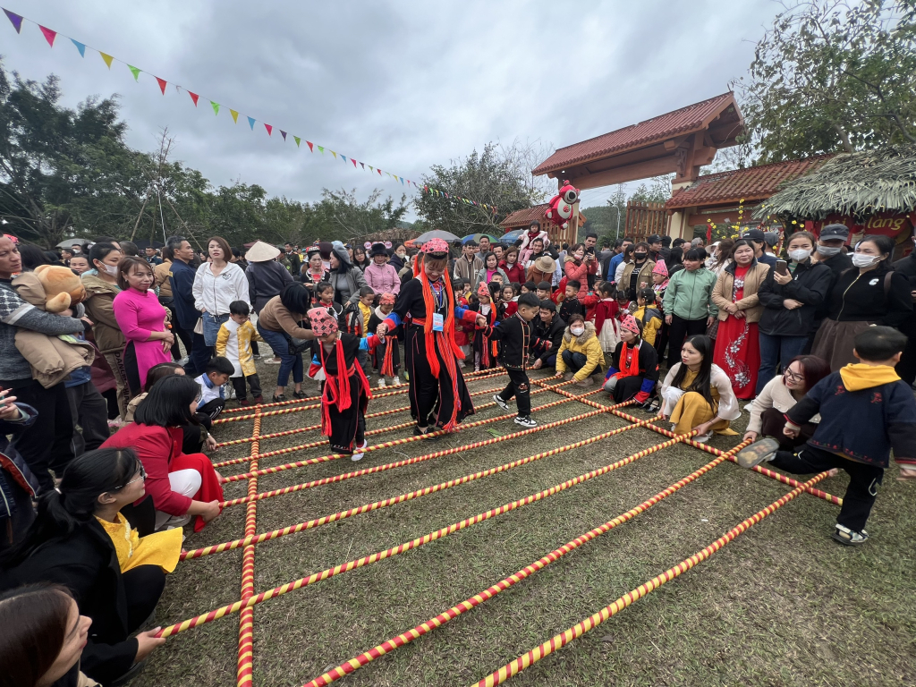 Quảng Ninh: Nguồn tài nguyên quý cho phát triển du lịch - Ảnh 1.