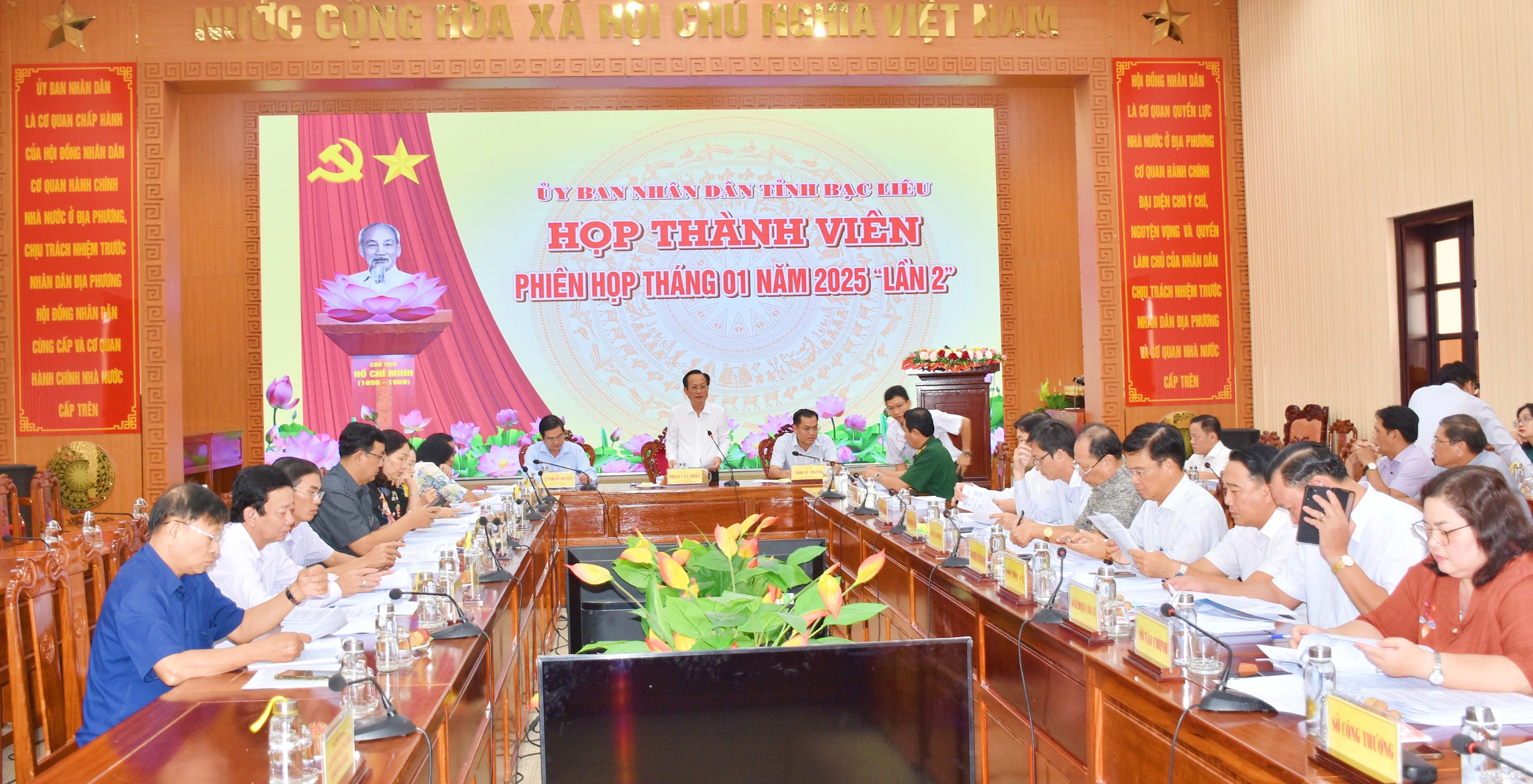 Provincial People's Committee members meeting: Contributing opinions on 16 draft documents