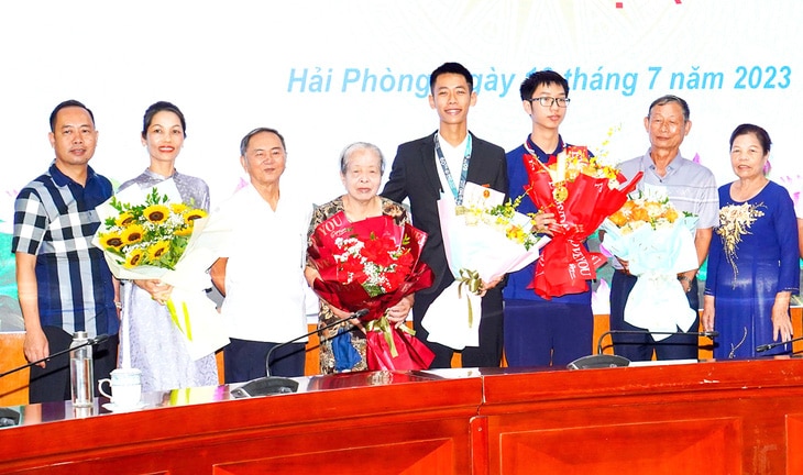 Tin tức sáng 21-7: Việt Nam đoạt 6 huy chương và bằng khen tại Olympic toán quốc tế năm 2024- Ảnh 1.