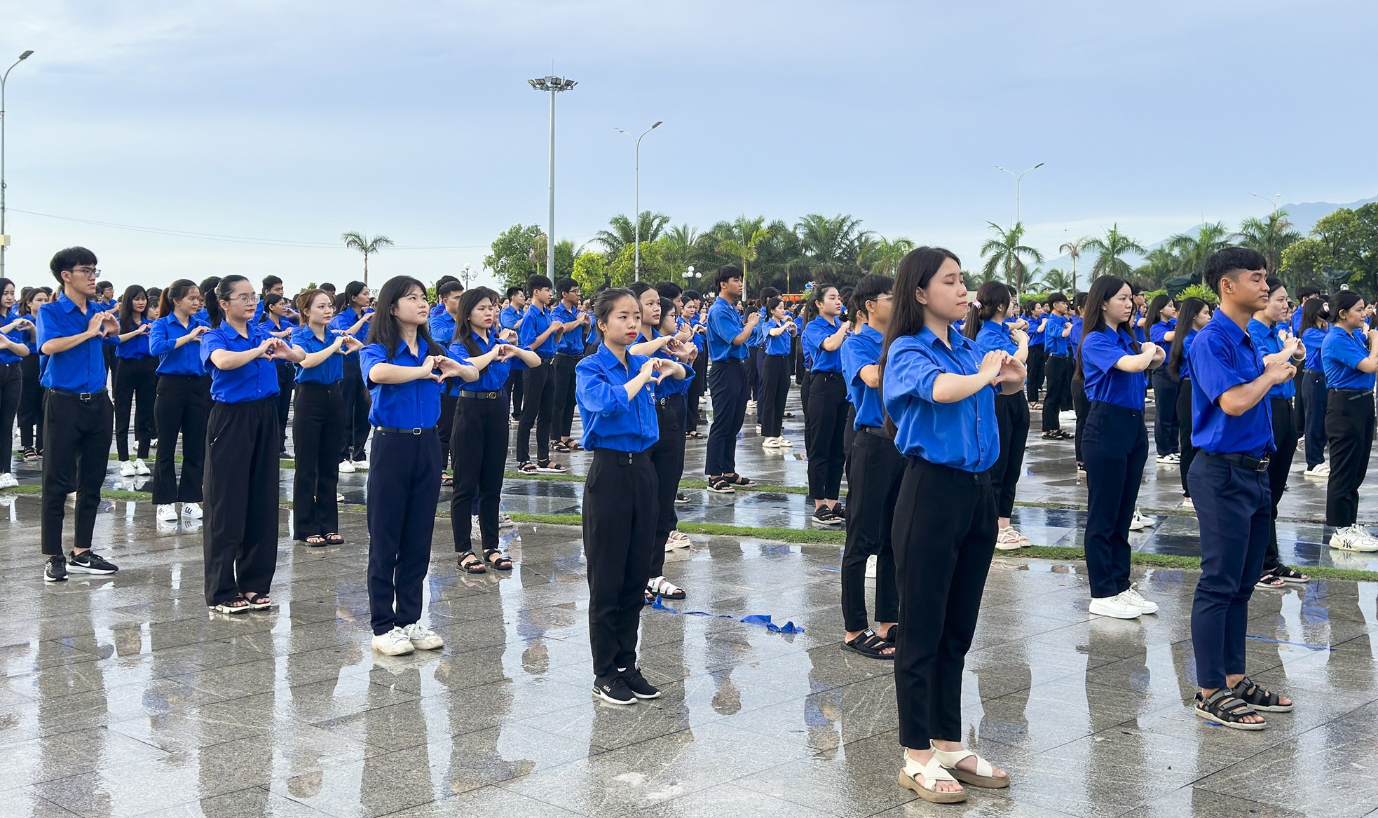 3.000 thanh niên đồng diễn chào mừng Đại hội Hội LHTN Việt Nam tỉnh Bình Định ảnh 6