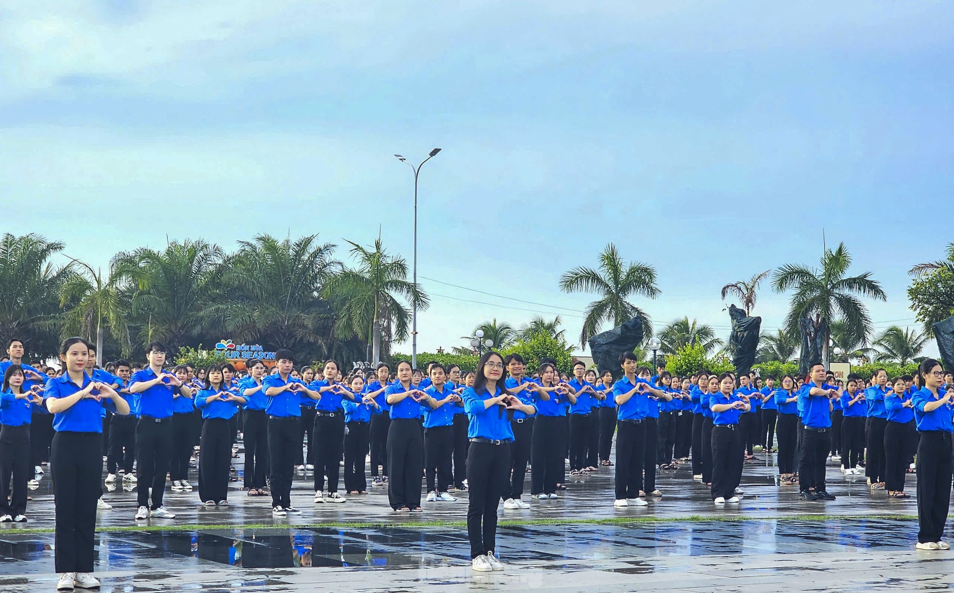 3.000 thanh niên đồng diễn chào mừng Đại hội Hội LHTN Việt Nam tỉnh Bình Định ảnh 1