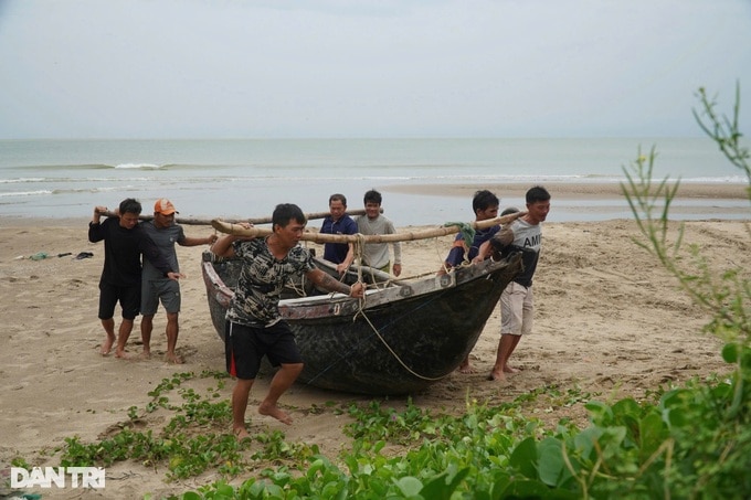 Miền Trung lên dây cót ứng phó áp thấp nhiệt đới sắp mạnh thành bão - 1