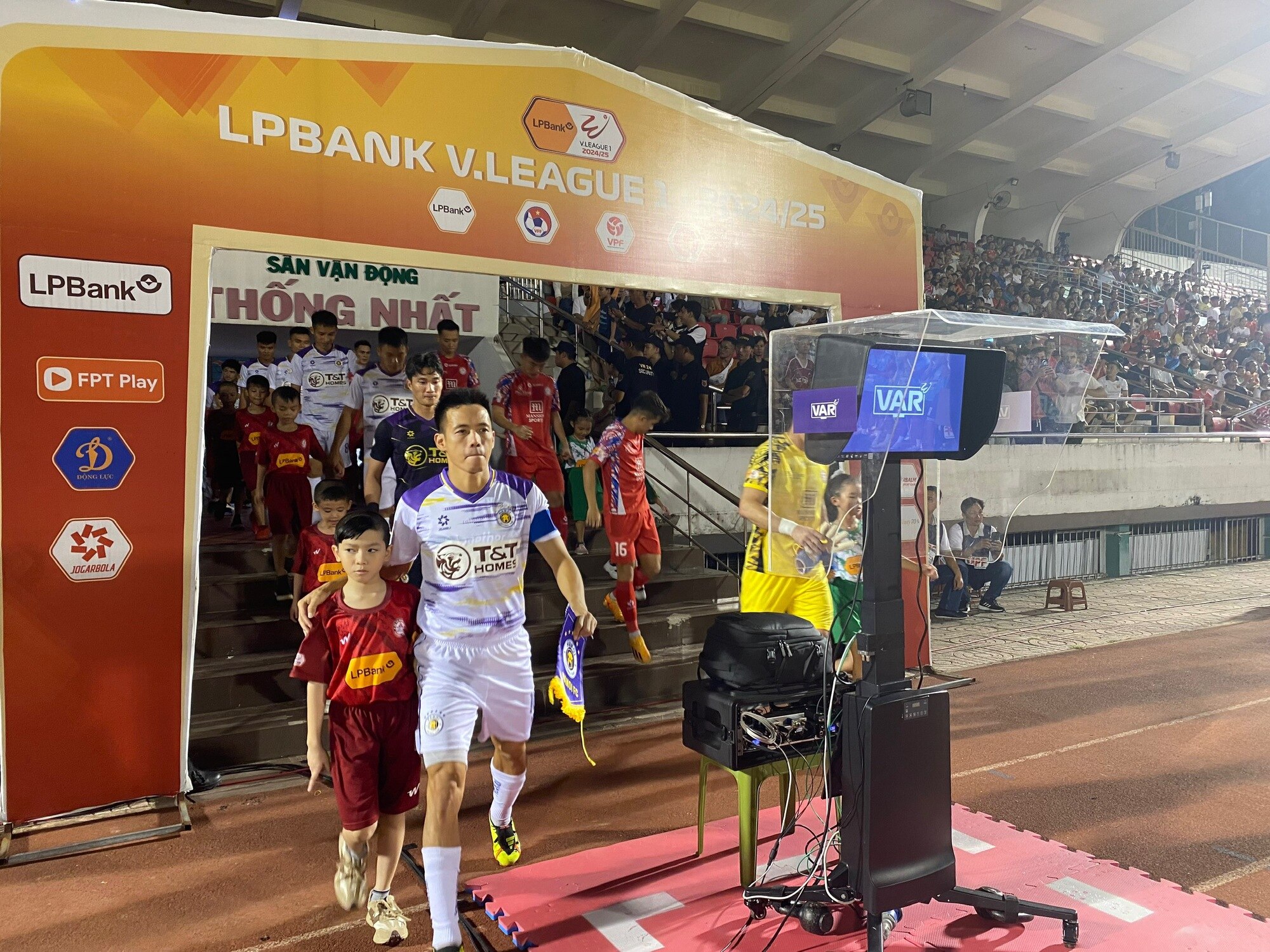 Dấu mốc lịch sử ở vòng 4 V-League: VAR phủ sóng cả 7 trận đấu- Ảnh 2.