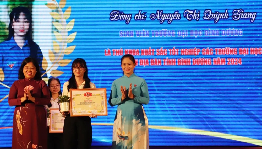 Le tuyen duong GV tre-12.jpg