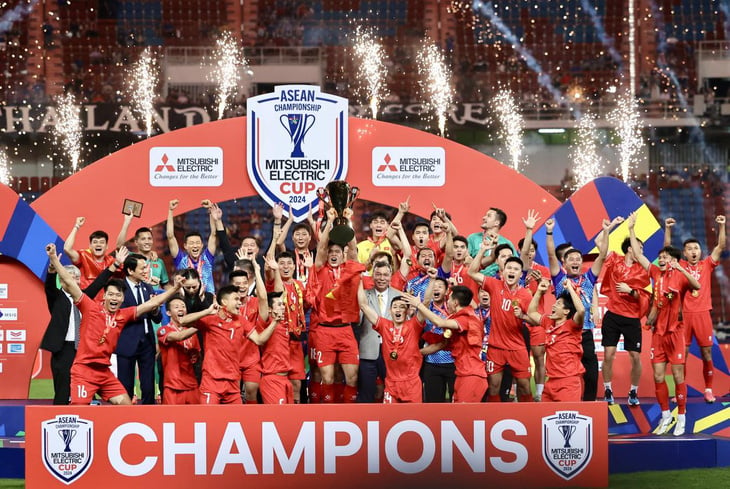 Thủ môn Đình Triệu, từ anh bảo vệ đến nhà vô địch ASEAN Cup - Ảnh 4.