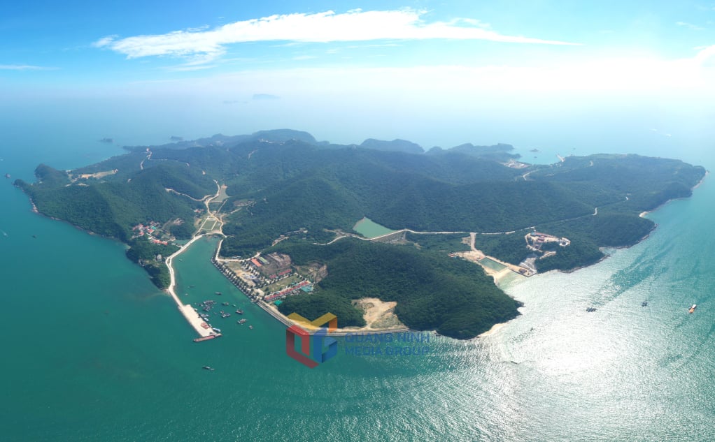 1. Vista panorámica de la isla Tran desde arriba