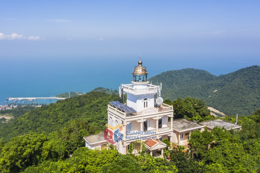 4El faro es uno de los mejores lugares para ver toda la isla.