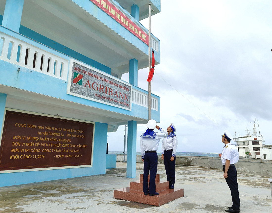 Xúc động hình ảnh Trường Sa treo cờ rủ hướng về đất liền tưởng nhớ Tổng bí thư Nguyễn Phú Trọng- Ảnh 7.