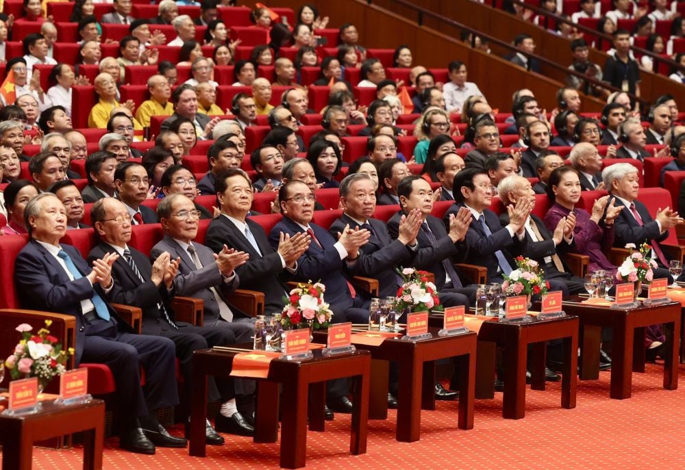 Các đồng chí lãnh đạo, nguyên lãnh đạo Đảng, Nhà nước dự Lễ kỷ niệm cấp quốc gia 70 năm Ngày Giải phóng Thủ đô (10/10/1954 - 10/10/2024) - Ảnh: VGP/Gia Huy