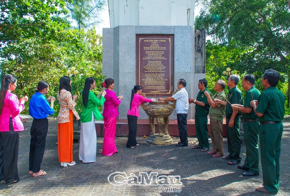 Huyện Ngọc Hiển đề xuất huy hoạch đầu tư xây dựng Khu di tích Bến Vàm Lũng, xứng tầm di tích lịch sử cấp Quốc gia đặc biệt, qua đây giúp địa phương tăng nguồn thu dịch vụ kết nối phát triển du lịch.