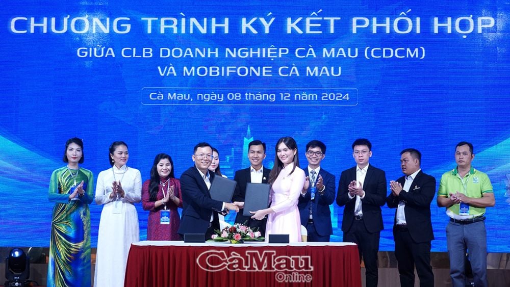 CDCM ký kết phối hợp với Mobiphone Cà Mau.