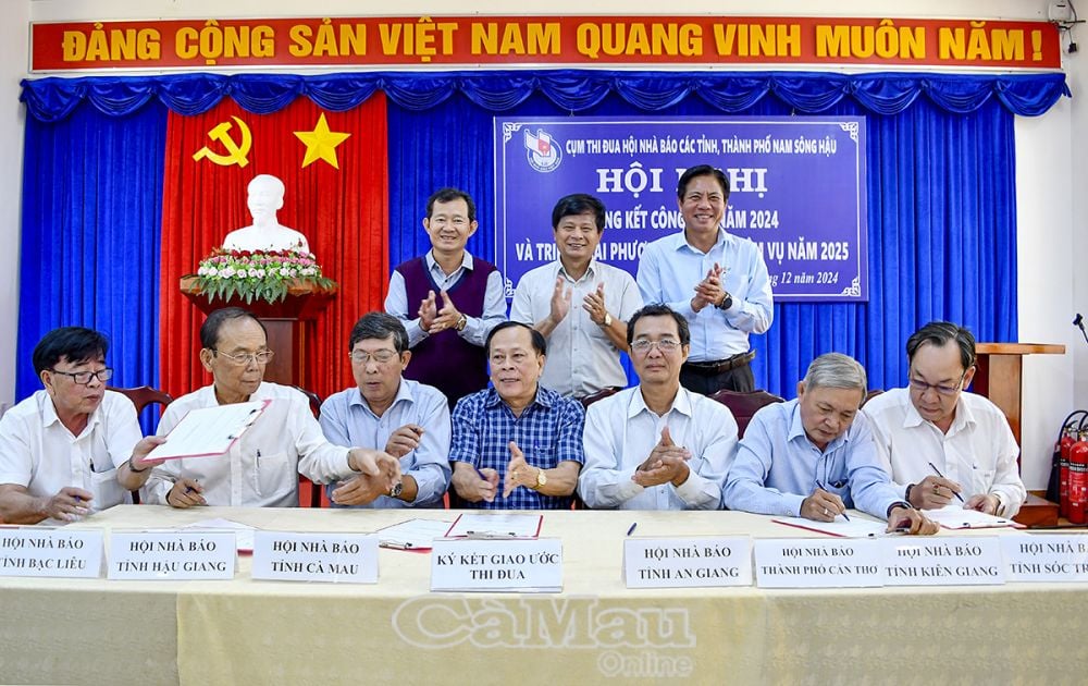 Các Hội nhà báo các tỉnh, thành phố Nam sông Hậu ký kết giao ước thi đua năm 2025.