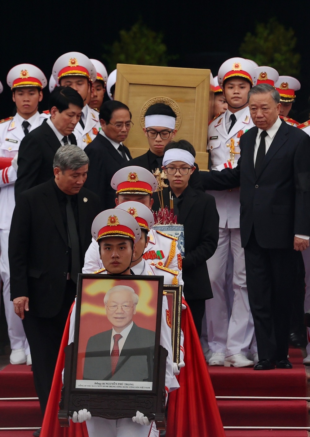 Nhìn lại năm 2024 qua những khoảnh khắc do phóng viên Dân Việt ghi lại - Ảnh 3.