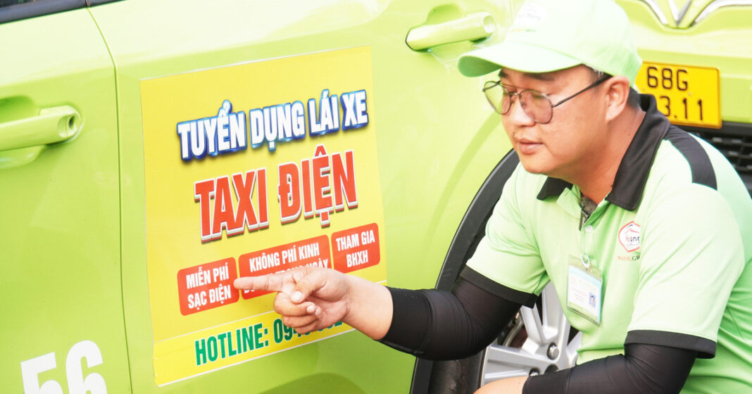 Nhiều tài xế taxi điện Cà Mau đình công sau khi giám đốc đập bàn nói 'giải tán'