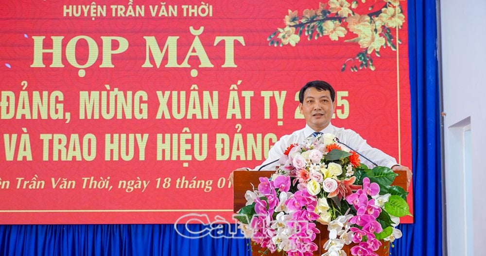 Bí thư Huyện uỷ Nguyễn Minh Nhứt kêu gọi toàn Đảng bộ, dân và quân huyện nhà phát huy tinh thần yêu nước, tự hào, đoàn kết, nỗ lực phấn đấu xây dựng huyện nhà ngày thêm giàu đẹp, văn minh, nghĩa tình.