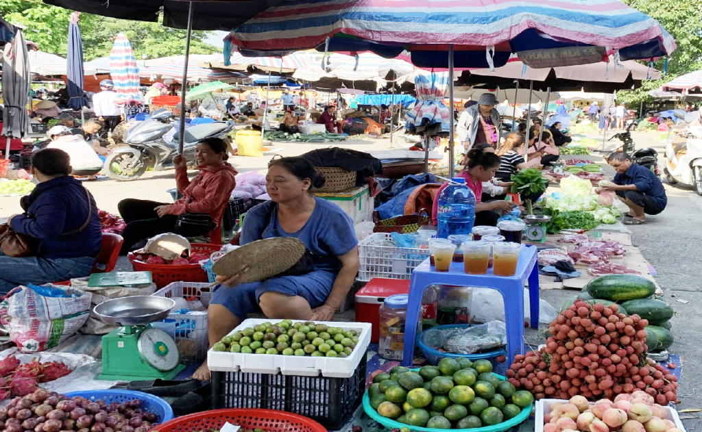  Giá cả các mặt hàng loại rau, củ, quả sản xuất tại địa phương tương đối ổn định, không có dấu hiệu tăng giá trước biến động của thị trường. 