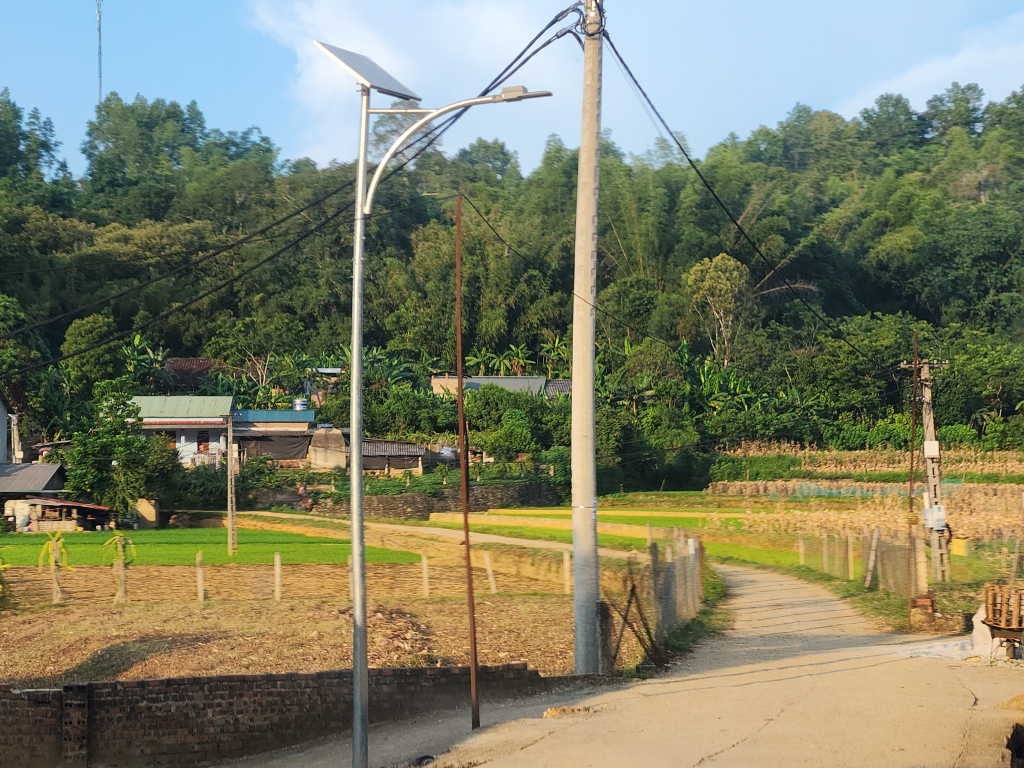 Tuyến đường bê tông vào xóm Đoàn Kết, xã VũMinh (Nguyên Bình).