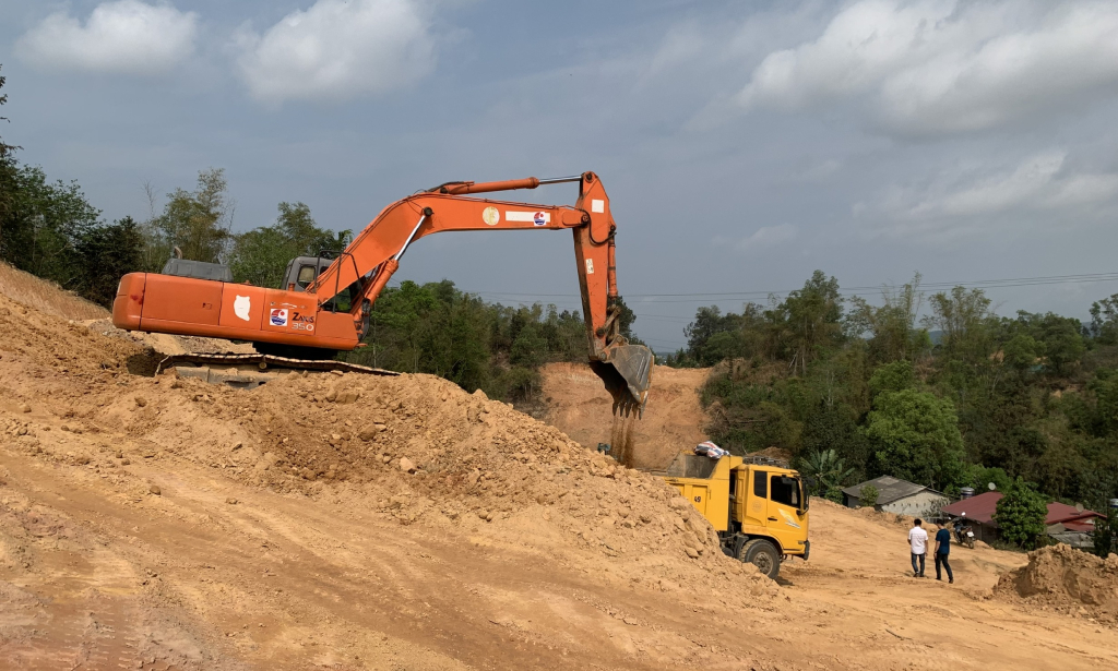 Nhiều dự án giao thông đang gặp khó khăn trong công tác giải phóng mặt bằng.